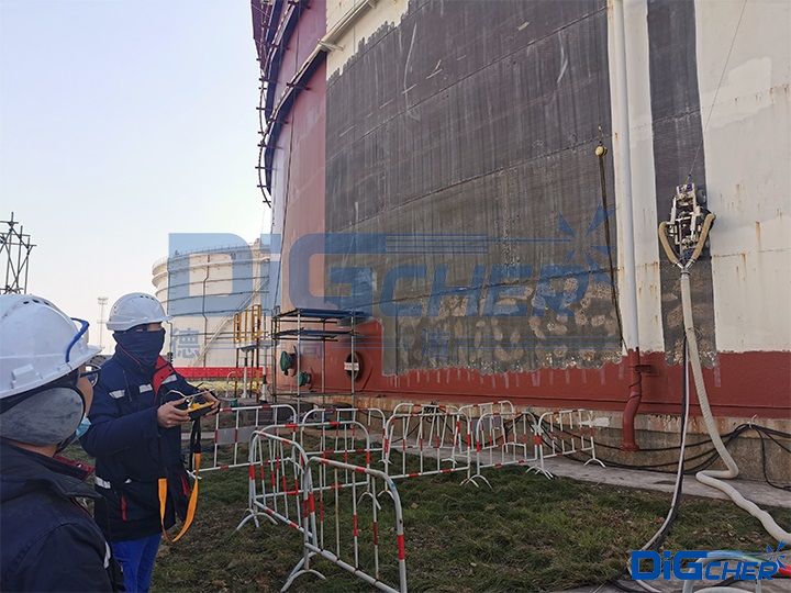 儲罐除銹機(jī)器人作業(yè)現(xiàn)場