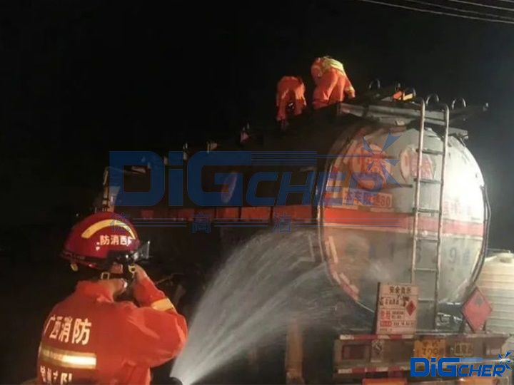 工人清洗油罐車(chē)昏迷待救援