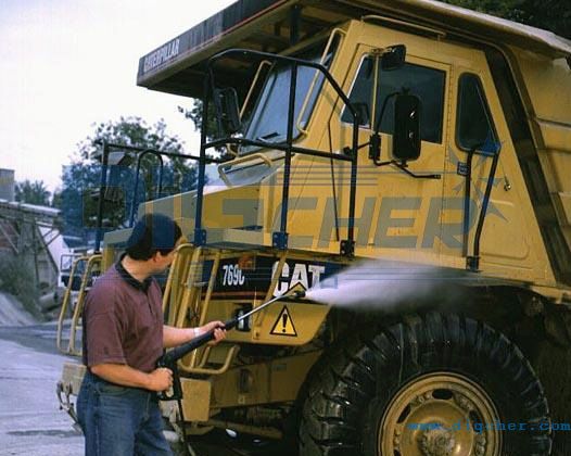 高壓清洗機(jī)洗車(chē)